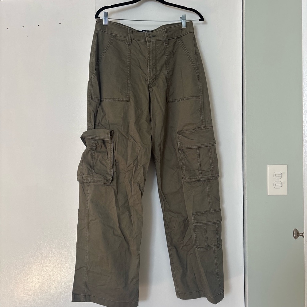 Hollister Women's Olive Straight Leg Cargo Pants